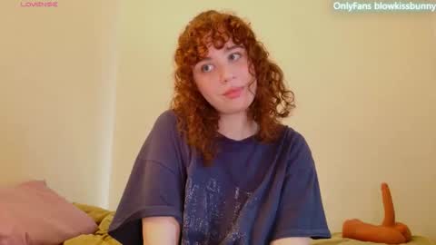 Blow Kiss Bunny online show from 03.04.26