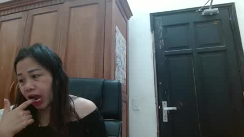 Snapshot of blowy079 chatting on 11.01.25 blowy079 online show from 11.01.25