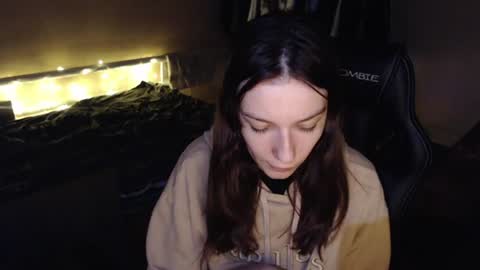 Snapshot of blue__velvet_ chatting on 06.16.26 blue__velvet_ online show from 06.16.26