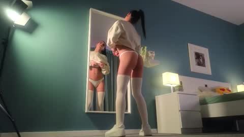 Mia online show from 01.11.26