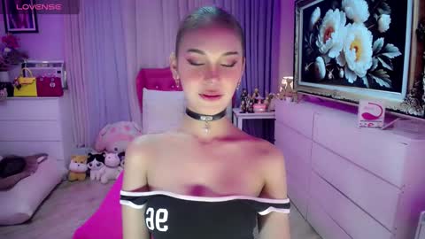 Snapshot of blue_aiveexx chatting on 11.22.25 aivee online show from 11.22.25