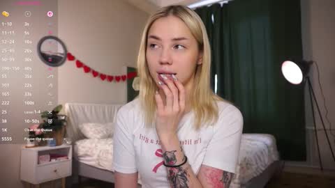 Snapshot of blue_bow chatting on 03.07.26 Adeline online show from 03.07.26