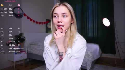 Snapshot of blue_bow chatting on 03.09.26 Adeline online show from 03.09.26