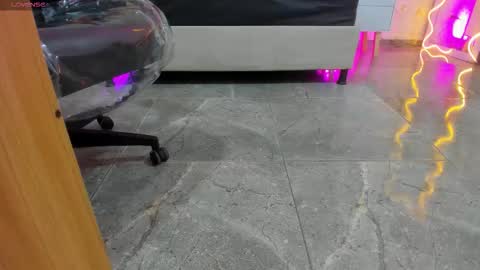 Snapshot of blue_tay1 chatting on 10.25.25 blue_tay1 online show from 10.25.25