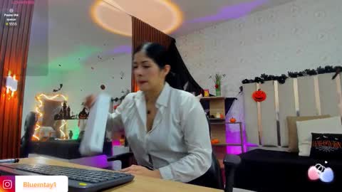 Snapshot of blue_tay1 chatting on 10.27.25 blue_tay1 online show from 10.27.25