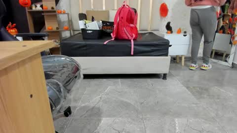 Snapshot of blue_tay1 chatting on 10.28.25 blue_tay1 online show from 10.28.25