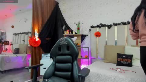 Snapshot of blue_tay1 chatting on 10.30.25 blue_tay1 online show from 10.30.25