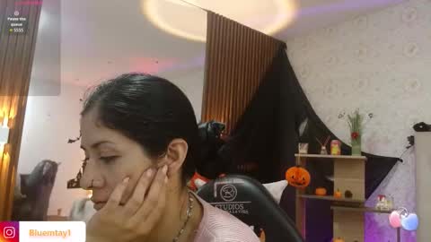 Snapshot of blue_tay1 chatting on 10.31.25 blue_tay1 online show from 10.31.25