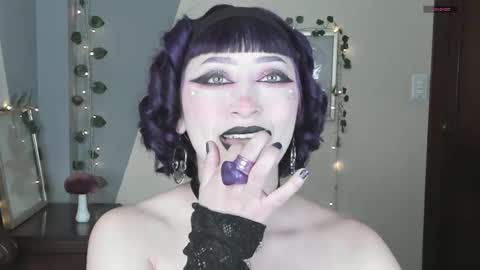 sophie  online show from 12.19.25