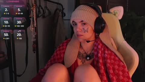 Snapshot of bluedweeb chatting on 01.08.25 Blue online show from 01.08.25