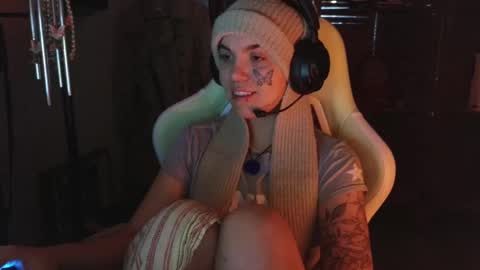 Snapshot of bluedweeb chatting on 02.14.25 Blue online show from 02.14.25