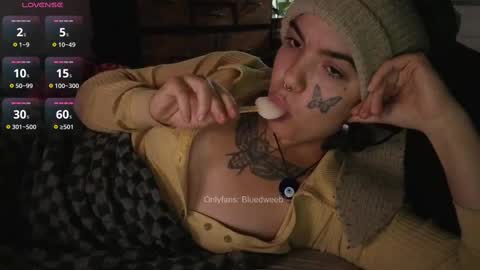 Snapshot of bluedweeb chatting on 09.19.25 Blue online show from 09.19.25