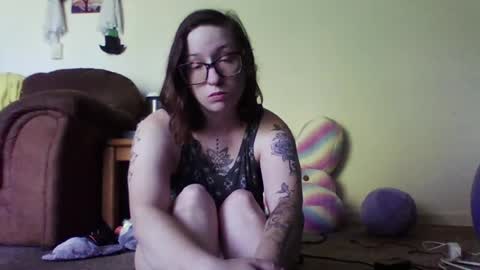Snapshot of blueeyedbeauty1995 chatting on 06.13.26 Blueeyedbeauty online show from 06.13.26