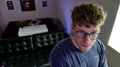 Snapshot of blueeyedtallguy chatting on 03.12.26 blueeyedtallguy online show from 03.12.26