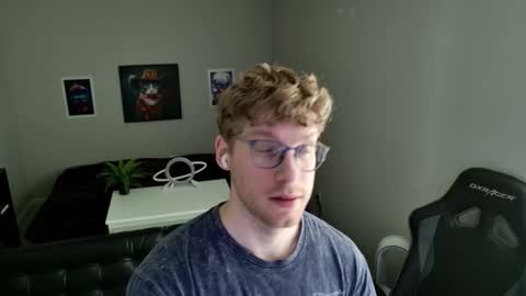 Snapshot of blueeyedtallguy chatting on 03.25.26 blueeyedtallguy online show from 03.25.26