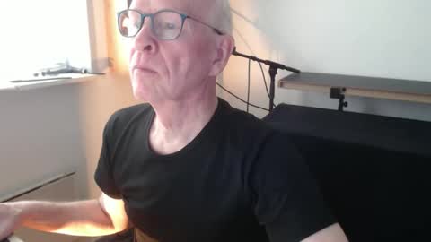 Snapshot of blueeyesn8 chatting on 10.09.25 blueeyesn8 online show from 10.09.25