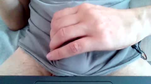 Snapshot of bluegum00 chatting on 10.25.25 bluegum00 online show from 10.25.25