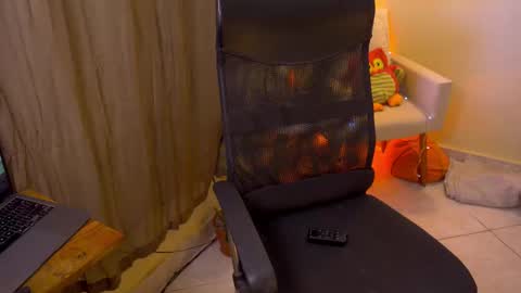 FLORAA online show from 10.25.25