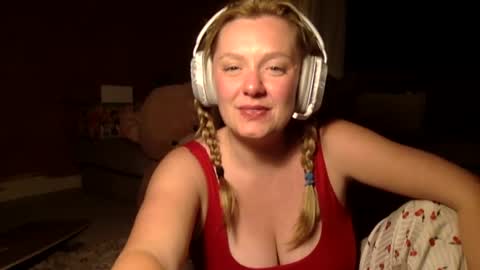 Snapshot of blushing_bonnie chatting on 06.20.26 blushing_bonnie online show from 06.20.26
