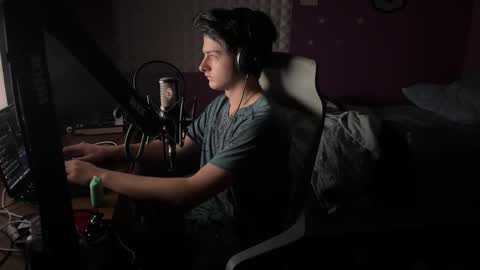 Snapshot of bluskyzz chatting on 12.16.25 BluSky online show from 12.16.25