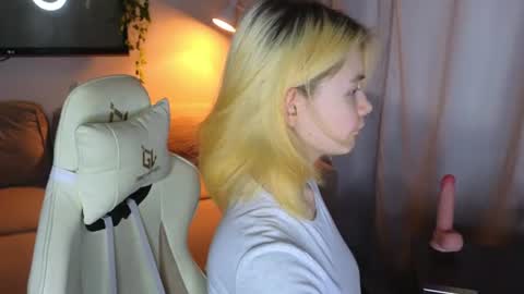 Snapshot of blvckmilk chatting on 08.01.26 Alice and David online show from 08.01.26