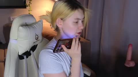 Snapshot of blvckmilk chatting on 08.04.26 Alice and David online show from 08.04.26