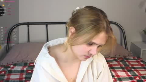 Snapshot of blytheaven chatting on 12.18.24 Erica online show from 12.18.24