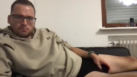 Snapshot of bobbele94 chatting on 10.28.25 bobbele94 online show from 10.28.25