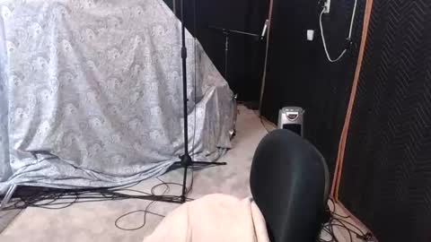 BobbyHill27b online show from 04.06.26