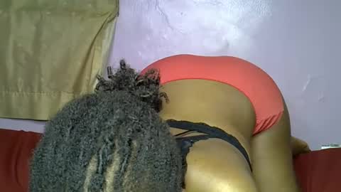 Snapshot of body_desire1 chatting on 12.16.25 body_desire1 online show from 12.16.25