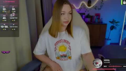 Snapshot of bodylina chatting on 06.14.26 Lina online show from 06.14.26