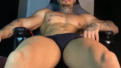 Snapshot of bodymenbr chatting on 12.15.25 bodymenbr online show from 12.15.25