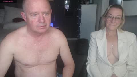 Snapshot of boeslaboes chatting on 11.15.25 Ningifun couple online show from 11.15.25