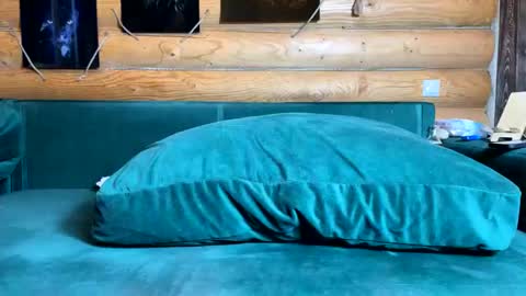 Snapshot of bohemianrhapsody1 chatting on 11.05.25 Nail and Olivia online show from 11.05.25