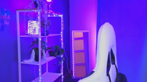 Snapshot of boicute chatting on 02.08.25 ALEXPVT IS OPEN online show from 02.08.25