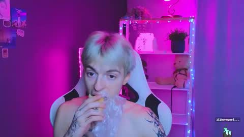 Snapshot of boicute chatting on 03.05.25 ALEXPVT IS OPEN online show from 03.05.25