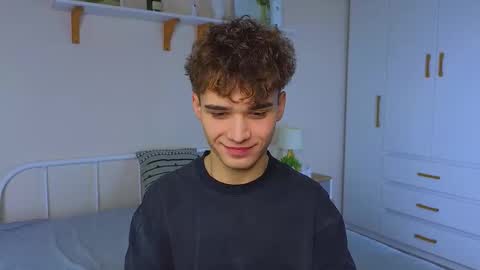 Snapshot of boicute chatting on 11.17.25 ALEXPVT IS OPEN online show from 11.17.25