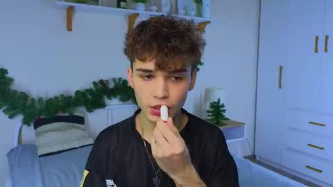 Snapshot of boicute chatting on 11.28.25 ALEXPVT IS OPEN online show from 11.28.25