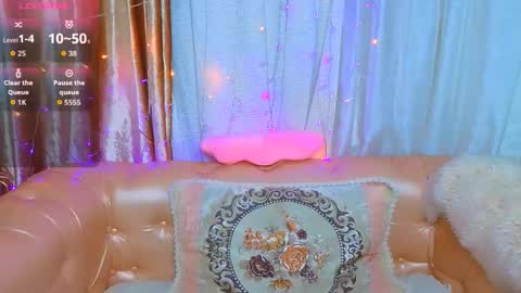 Snapshot of bom_mia_bom chatting on 11.13.25 Mia online show from 11.13.25