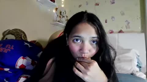 Snapshot of bombon_205661 chatting on 10.17.25 Melanie online show from 10.17.25