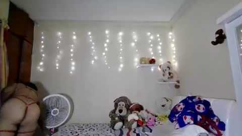 Snapshot of bombon_205661 chatting on 11.26.25 Melanie online show from 11.26.25