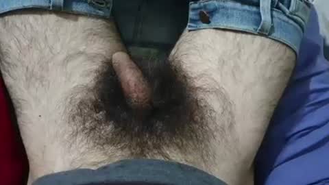 Snapshot of bomvemcam chatting on 07.19.26 Im Bom - Tip if You Liked my Hairy Body - Private Show is Open - Read more about me in the bio below online show from 07.19.26