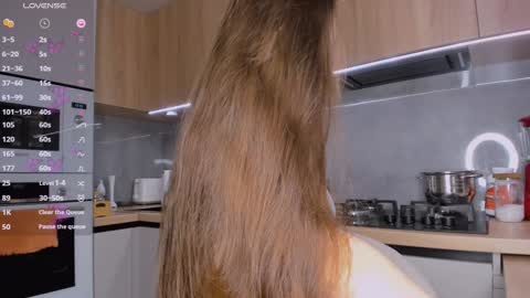 Snapshot of bondgirl4fun chatting on 12.14.24 Olly online show from 12.14.24