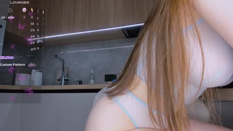 Snapshot of bondgirl4fun chatting on 12.15.24 Olly online show from 12.15.24