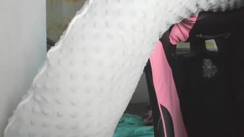 Snapshot of bonnie_bu chatting on 11.21.25 becky online show from 11.21.25