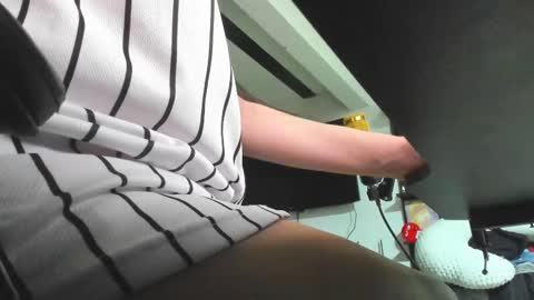 Snapshot of bonnie_bu chatting on 11.25.25 becky online show from 11.25.25