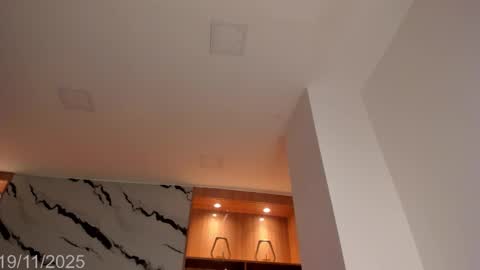 Snapshot of bonnie_luxury chatting on 11.19.25 Bonnie Luxury online show from 11.19.25