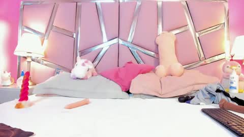 Bonnie  online show from 03.10.25