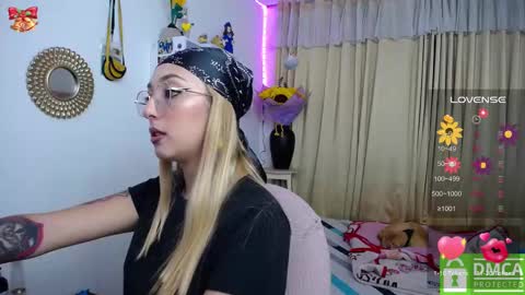 Snapshot of bonny_clyde_xx_ chatting on 03.11.25 Soffy Brooks Independent model online show from 03.11.25