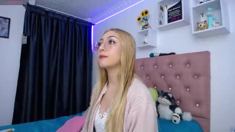 Snapshot of bonny_clyde_xx_ chatting on 10.24.25 Soffy Brooks Independent model online show from 10.24.25